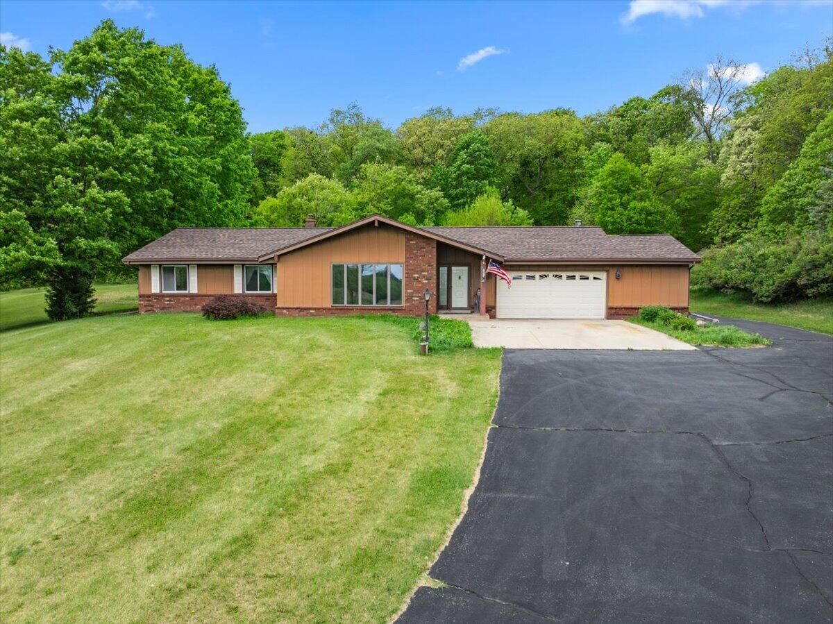 Property Photo: 3455 Birnamwood Dr WI 53086