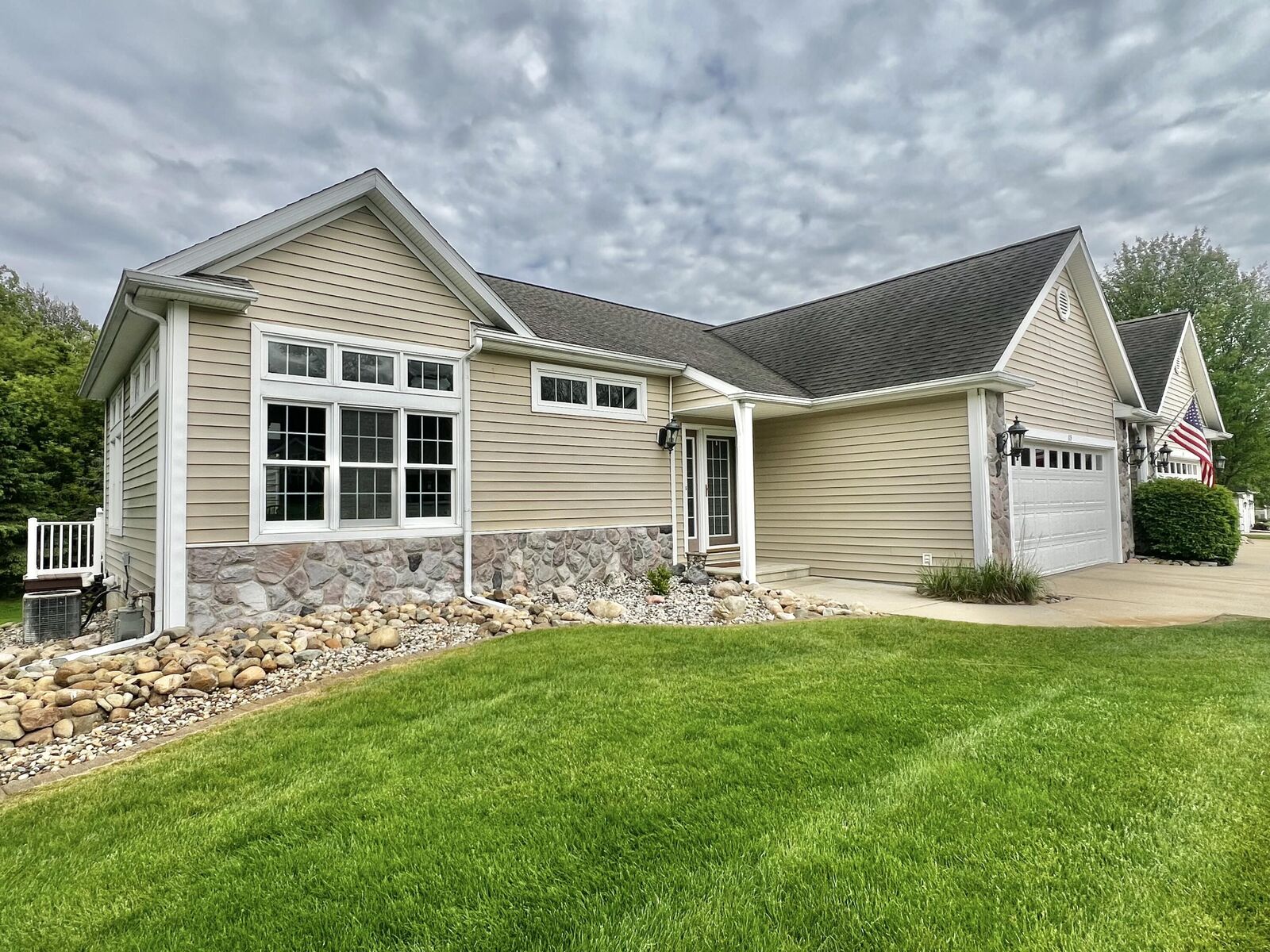 Property Photo:  115 Stony Ridge Court  MI 49242 