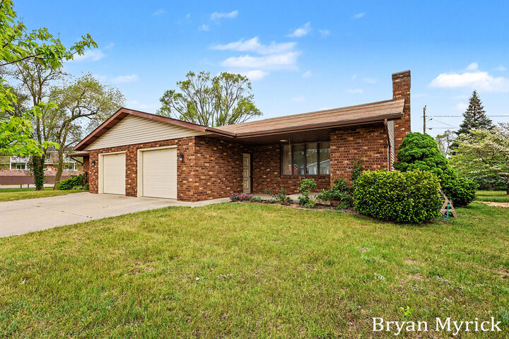 Property Photo: 475-477 W 30th Street MI 49423