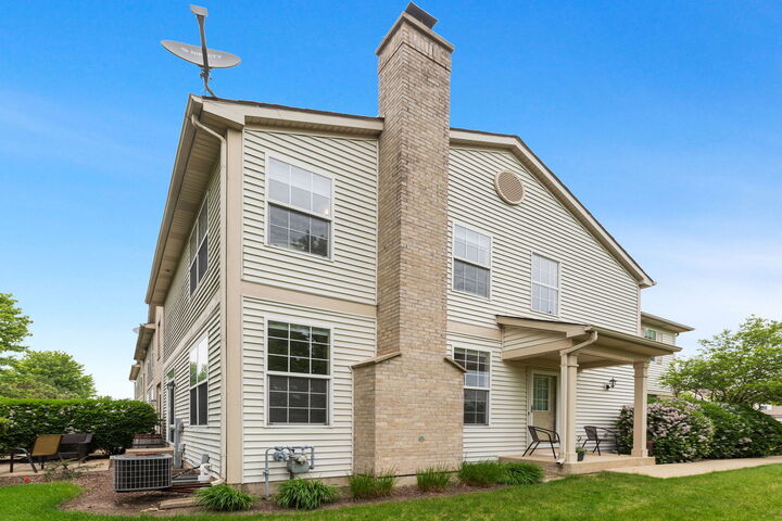 Property Photo: 1116 Loganbury Court IL 60120