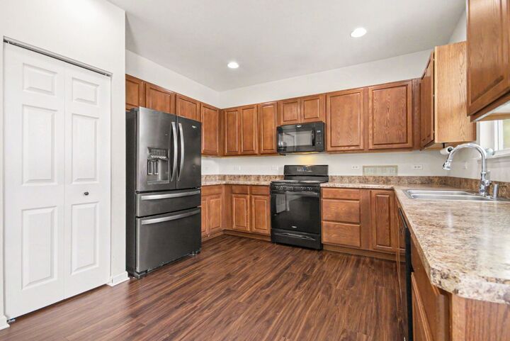 Property Photo: 1911 Willoughby Lane IL 60431