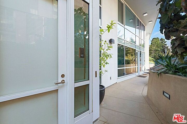 Property Photo: 1705 Ocean Avenue 107 CA 90401
