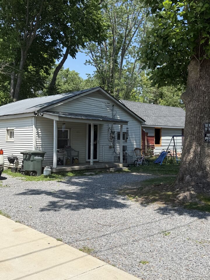 Property Photo: 721 17th Ave W TN 37172