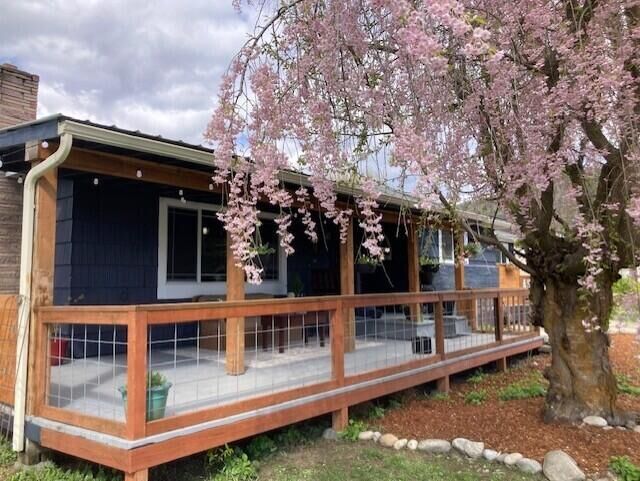 Property Photo:  750 S Larch St  WA 99141 