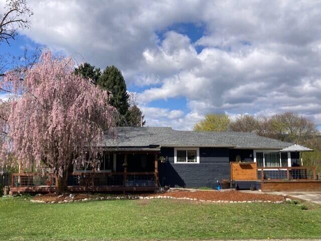 Property Photo: 750 S Larch St WA 99141
