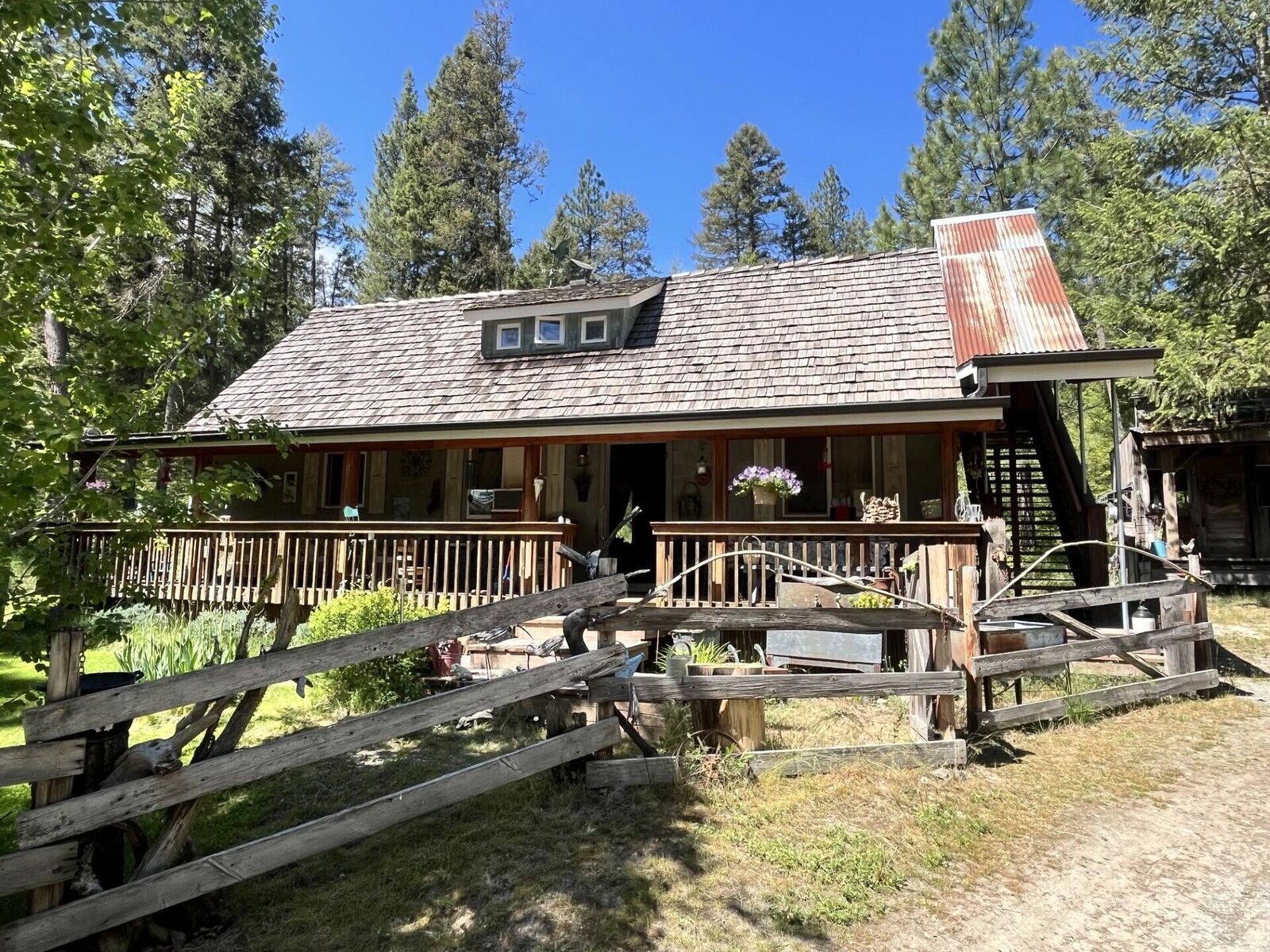 Property Photo:  556 Dolomite Rd  WA 99114 