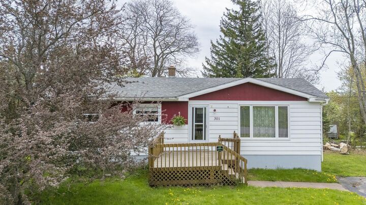 Property Photo:  301 Faulkland Street  NS B0K 1H0 
