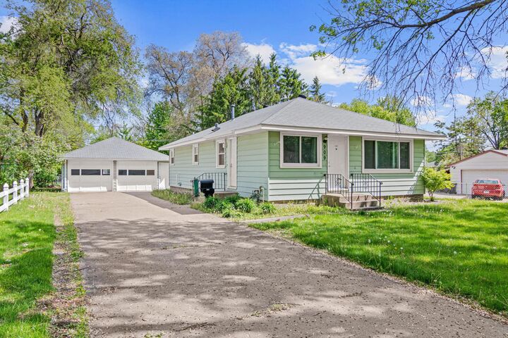 Property Photo:  909 Jefferson Street  MN 55303 