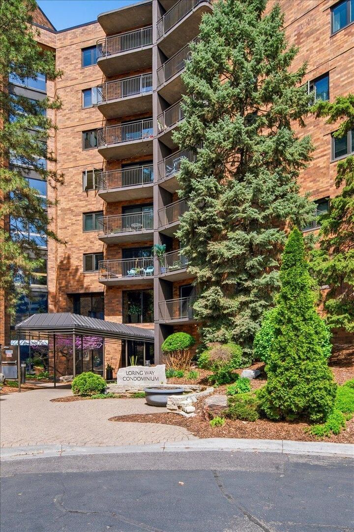Property Photo:  210 W Grant Street 210  MN 55403 