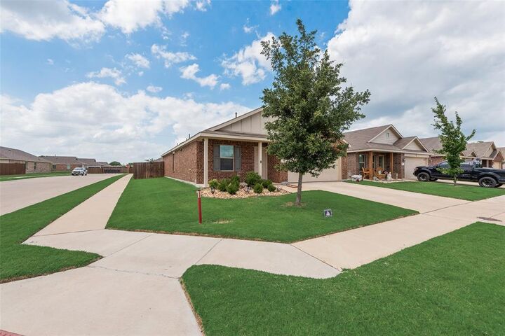 Property Photo:  712 Odlozil Lane  TX 75119 