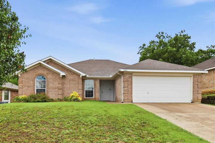Property Photo: 1822 Cancun Drive TX 76063