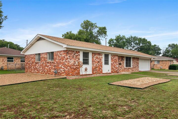 Property Photo:  937 Patricia Street  TX 75060 