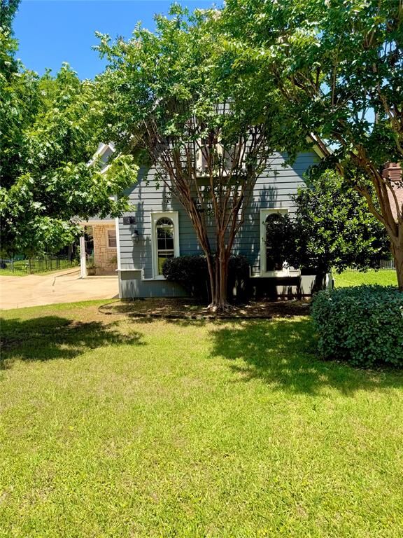 Property Photo:  413 Collins Street  TX 76226 