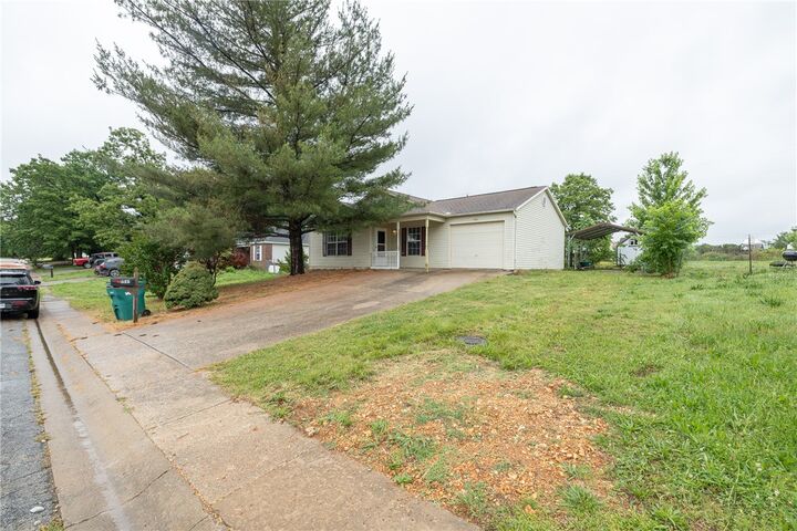 Property Photo:  1581 Crestview Avenue  AR 72712 