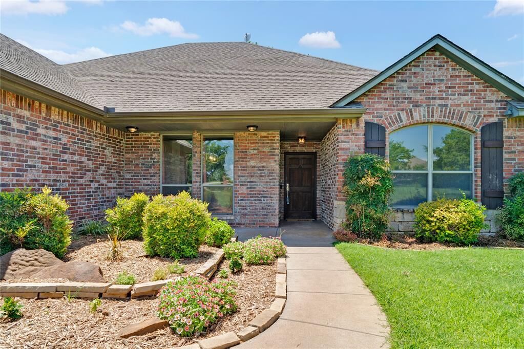 Property Photo: 12374 Fairfield Road OK 73044