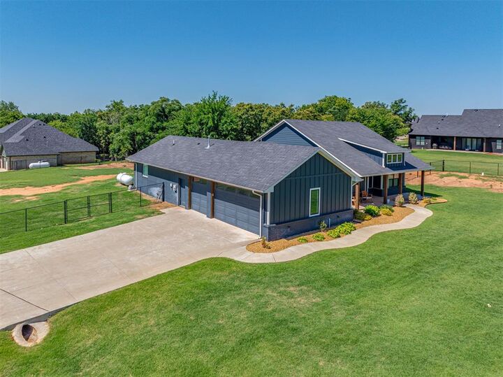 Property Photo: 14675 Rose Tree Court OK 73078