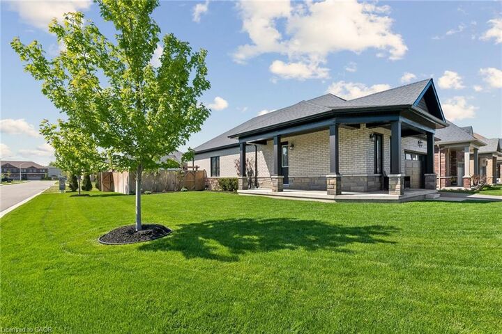 Property Photo: 31 Seaton Crescent ON N4G 0J8
