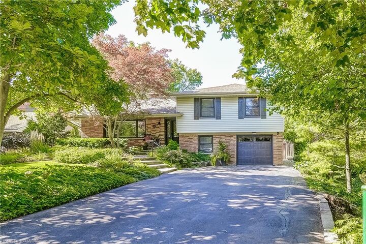 Property Photo:  692 Courtland Place  ON L7R 2M6 
