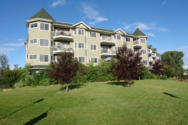 Property Photo:  9918 Gordon Avenue 205  AB T9H 5L1 