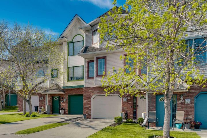 Property Photo:  5465 Patina Drive SW  AB T3H 3J8 