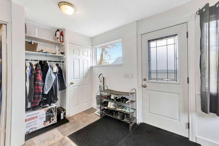 Property Photo:  5520 49 Street  AB T9V 0L3 