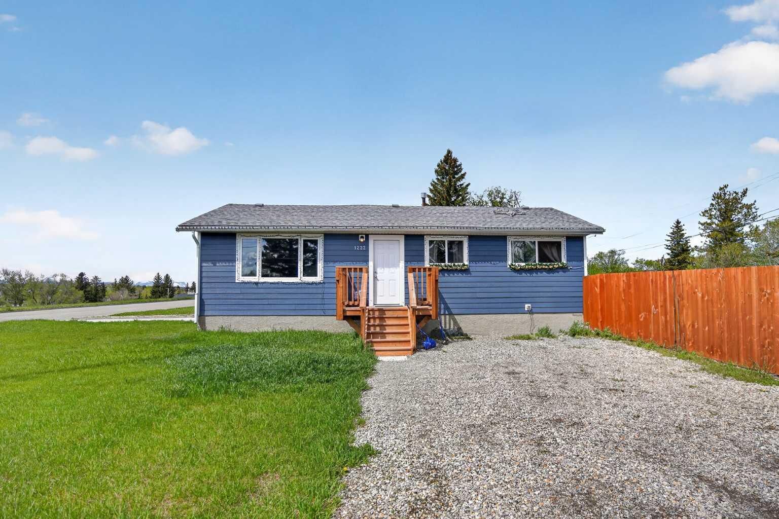 Property Photo:  1222 John Avenue  AB T0K 1W0 