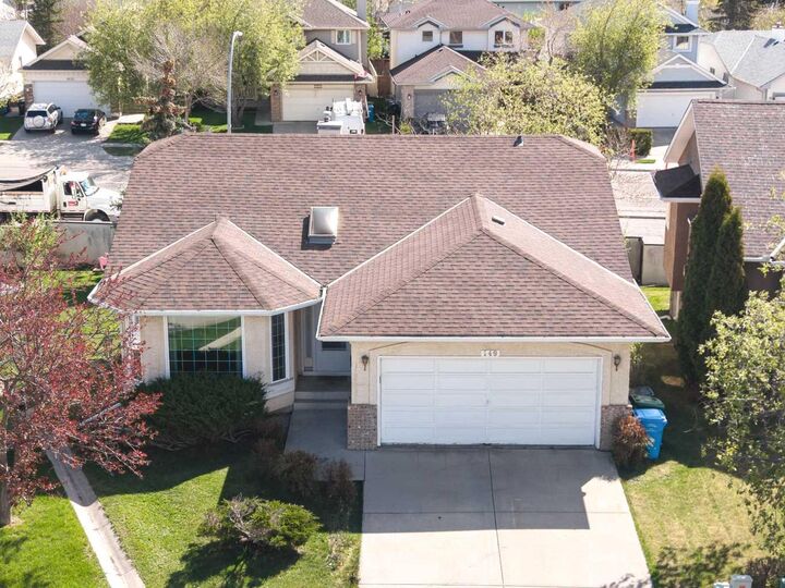 149 Sceptre Court NW — photo 1