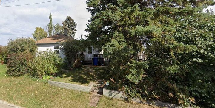 Property Photo: 2301 20 Avenue N AB T0M 0K0