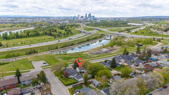 Property Photo:  2048 26 Street SE  AB T2B 0P2 