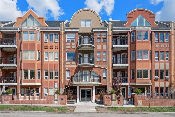 Property Photo: 838 19 Avenue SW 418 AB T2T 6H2