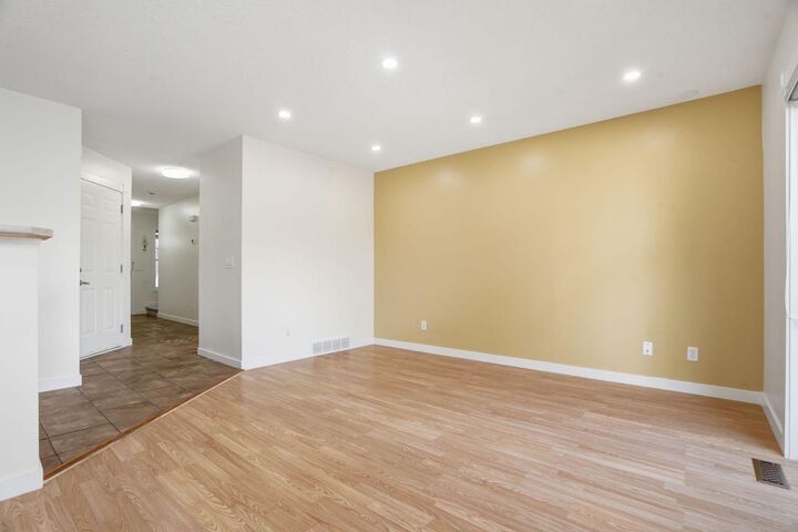 Property Photo:  760 Railway Gate SW 204  AB T4B 3C5 