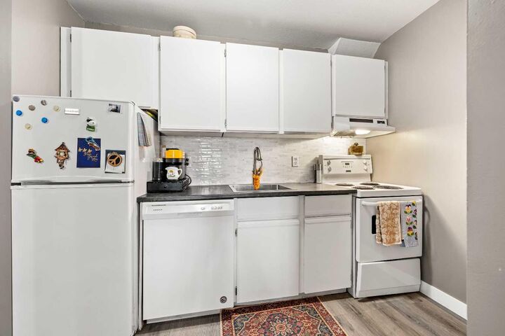 Property Photo:  3002 56 Avenue 305  AB T9V 1Z7 