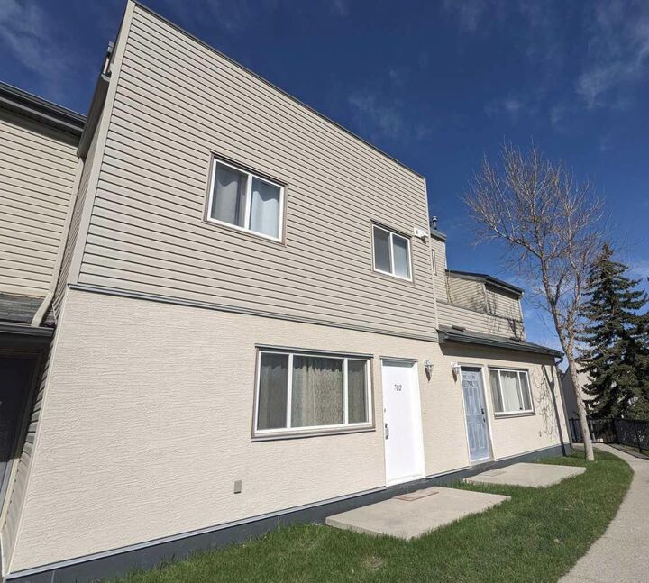 1540 29 Street NW 702 — photo 1