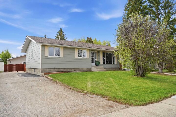 Property Photo:  35 Ayers Avenue  AB T4S 1S5 