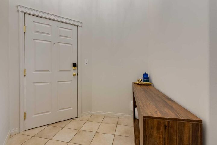 Property Photo: 2419 Erlton Road SW 505 AB T2S 3B5