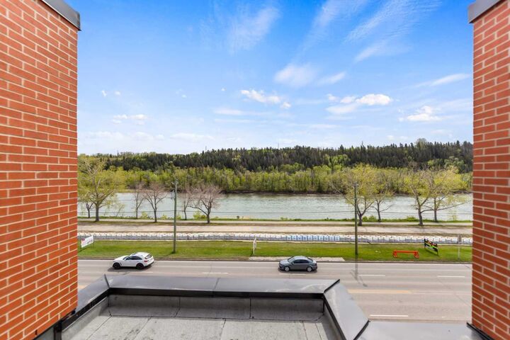 Property Photo: 3040 Parkdale Boulevard NW AB T2N 5B3