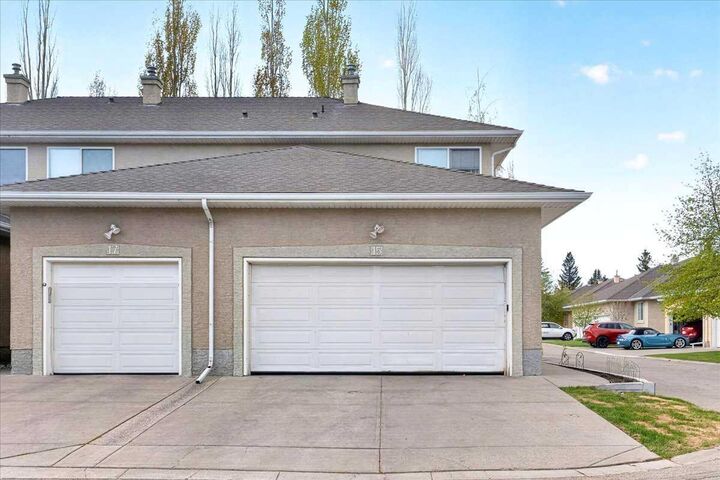 Property Photo:  15 Cedarview Mews  AB T2W 6H8 