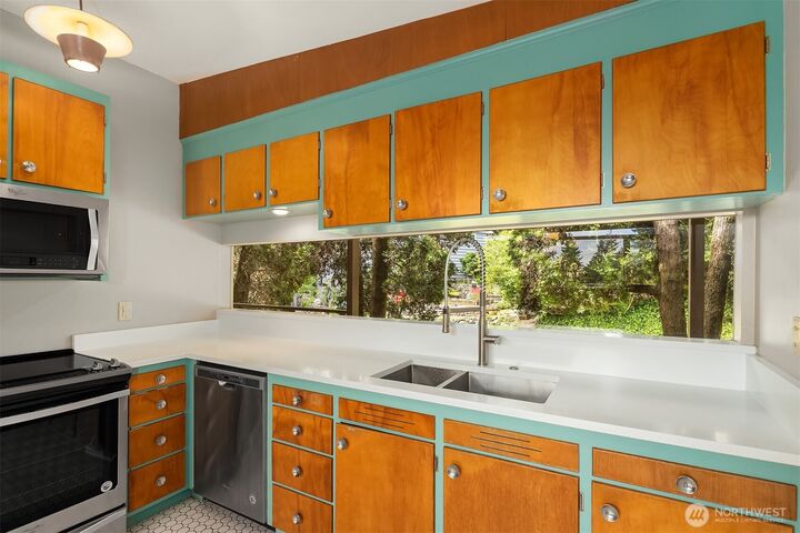 Property Photo:  6180 NE 185th Street  WA 98028 