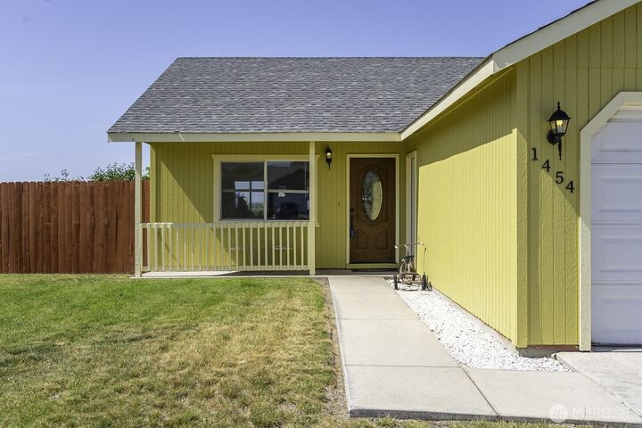 Property Photo: 1454 S Cougar Drive WA 98837