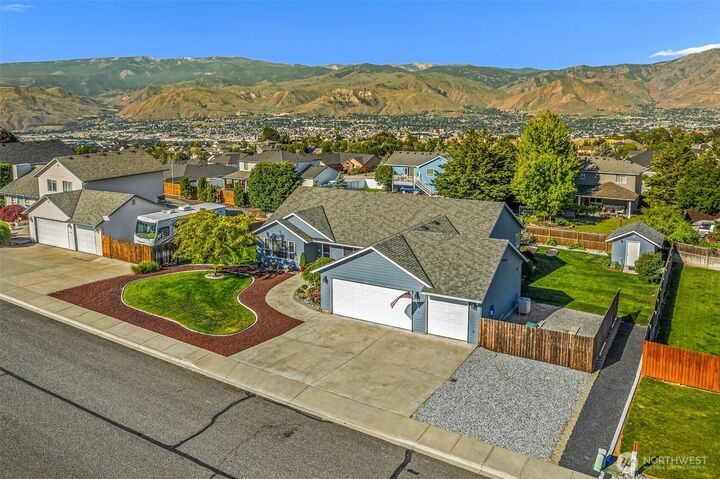 Property Photo:  2384  Prairie Drive  WA 98802 