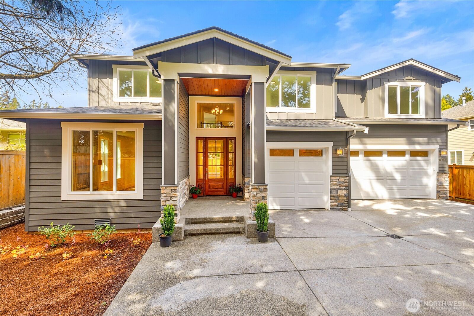 Property Photo: 15518 56th Avenue W WA 98026