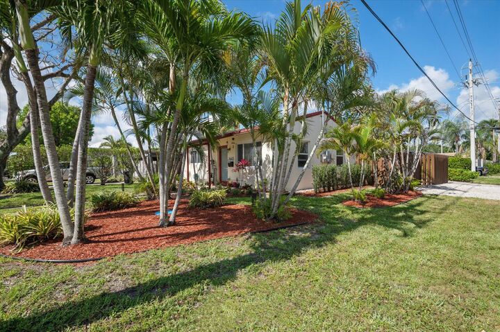 Property Photo:  1645 NE 16th Avenue  FL 33305 