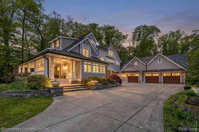 Property Photo: 1041 Greentree Road MI 48304