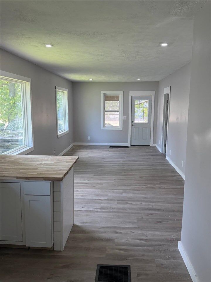 Property Photo:  1108 W Pearl Street  IN 47390 