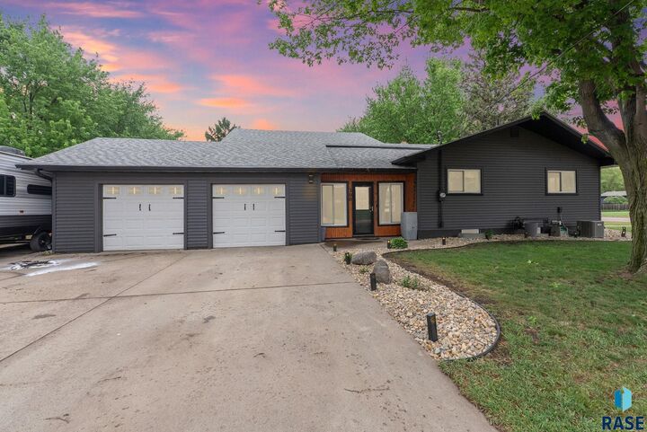 Property Photo:  300 W Maple St  SD 57064 
