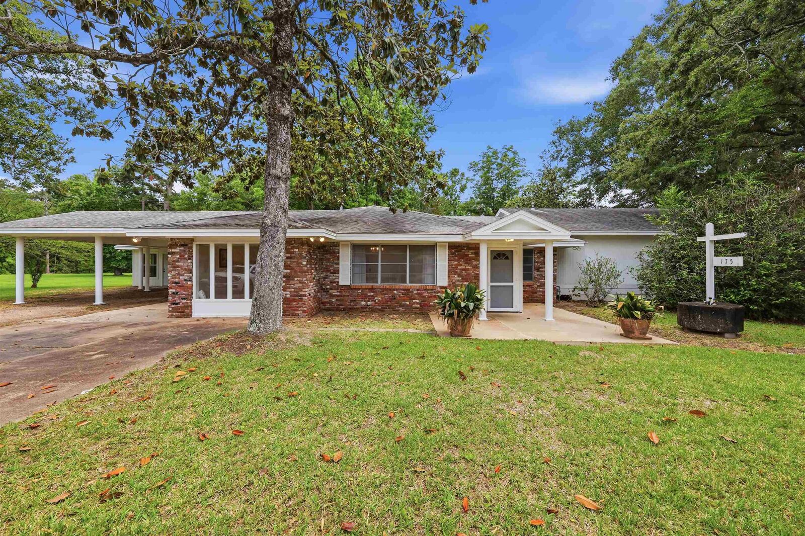 Property Photo:  175 County Road 841  TX 77612 