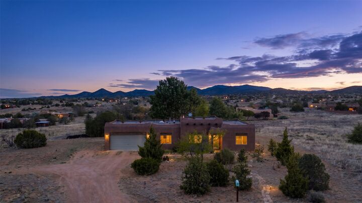 Property Photo:  5 Eldorado Place  NM 87508 