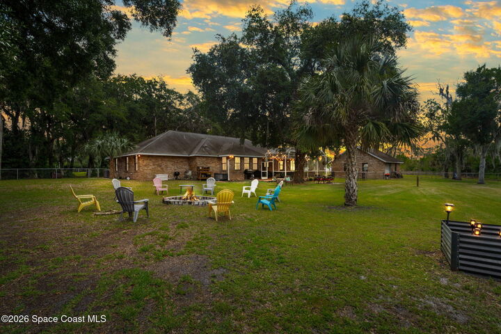 Property Photo: 3496 Parkland Street FL 32796