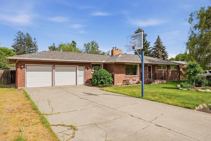 Property Photo: 2222 N Dora Rd WA 99212