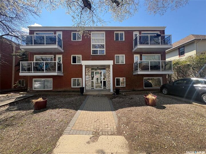 2060 Lorne Street 3 — photo 1